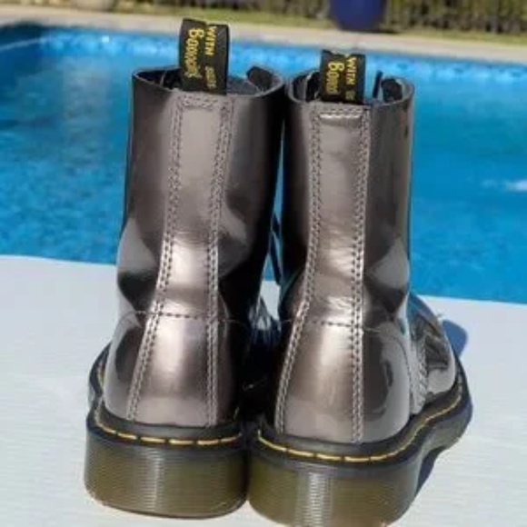 Doc Martens 1460 Pascal Metallic Pewter Patent Leather Women’s 7 Boots - Picture 6 of 17